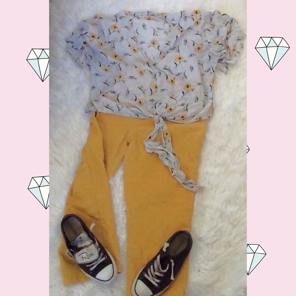 👚3/$20👚Floral tied blouse